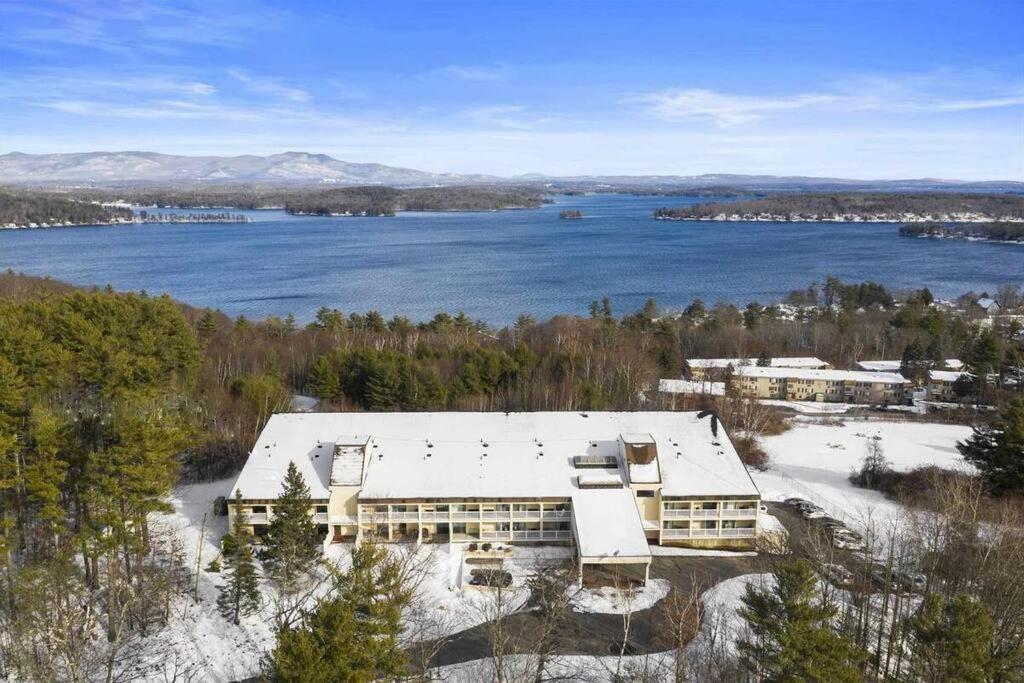 Cute Lower Level Cedar Lodge Room With Balcony & Lake Views! Laconia Exterior photo